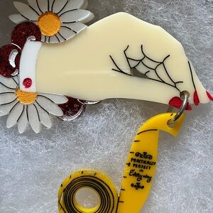 Mary Poppins Daisy Jean acrylic brooch